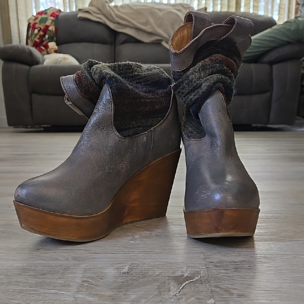 Gray Wedge Ankle Boots with Leather Upper and High Heel